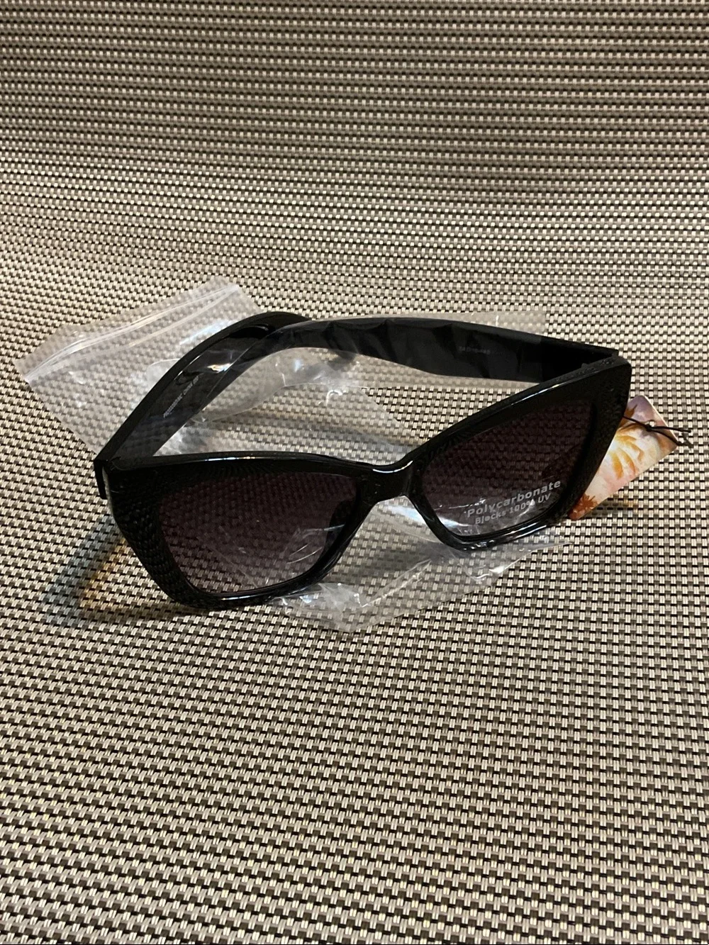 Black Women's Cat-Eye Sunglasses - Classic UV Protection - Picture 1 of 1